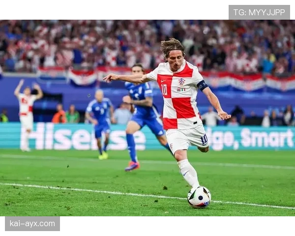 德甲转会市场再掀波澜:新星加盟激活球队,老将离队焕发新生 德甲转会市场再掀波澜:新星加盟激活球队,老将离队焕发新生