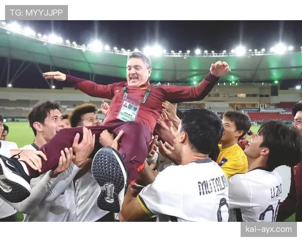 利兹联主帅战术革新显成效，球队状态回升引关注